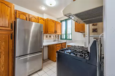 1545 Archer Rd #2G, New York, NY 10462