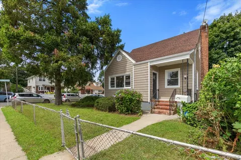 1686 Rosalind Ave, Elmont, NY 11003
