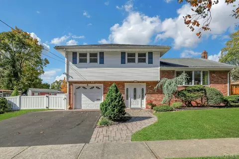 5 Forest Knoll Dr, Ramapo, NY 10901