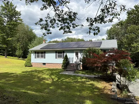 6 Schoolhouse Rd, Napanoch, NY 12458