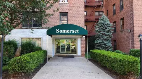 8385 116th St #2G, Richmond Hill, NY 11418