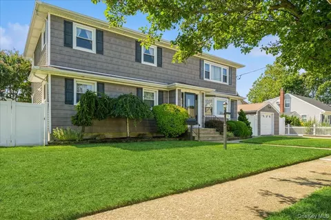 2800 Pacific St, North Bellmore, NY 11710