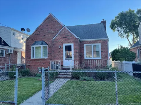 37 Stephen Ave, North Hempstead, NY 11040
