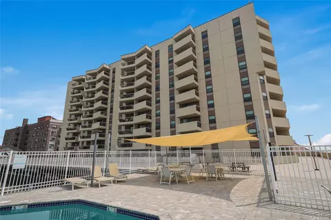360 Shore Rd #6N, Long Beach, NY 11561