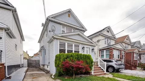 9456 225th St, New York, NY 11428