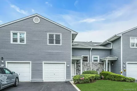 159 Alicia Dr, North Babylon, NY 11703