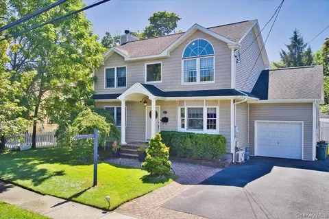 31 Brenner Ave, Bethpage, NY 11714