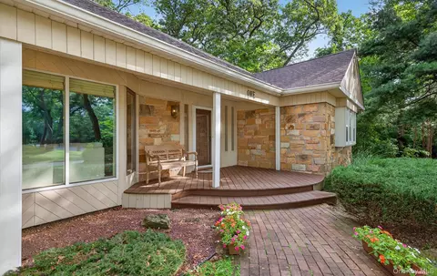 1 May Hill Ln, Dix Hills, NY 11746