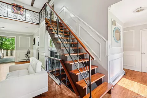 9 Crane Rd, Middletown, NY 10941