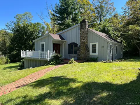 34 Glenacom Rd, Mahopac, NY 10541