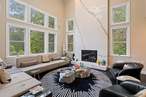 20 Stonewall Cir, Harrison, NY 10604