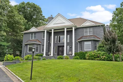 20 Stonewall Cir, Harrison, NY 10604