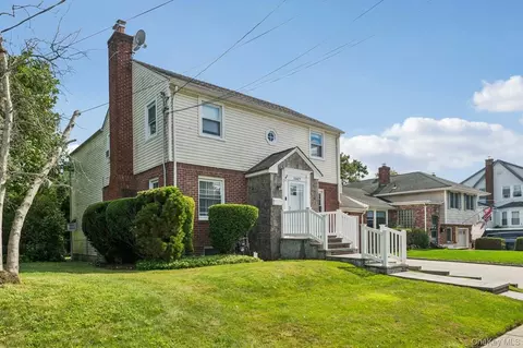 1267 Sturlane Pl, Hewlett, NY 11557