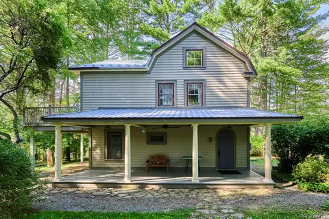 16 Nelson Rd, Lake Huntington, NY 12752