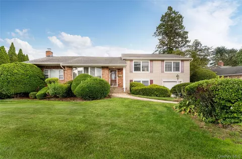11 Eaton Rd, Syosset, NY 11791