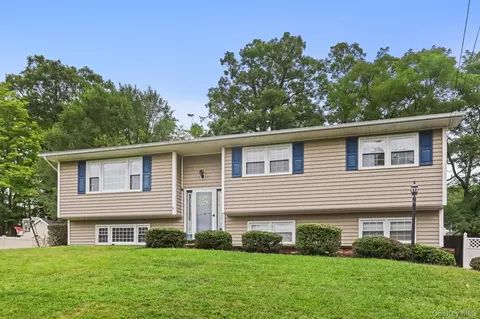 12 Juniper Ln, Monroe, NY 10950