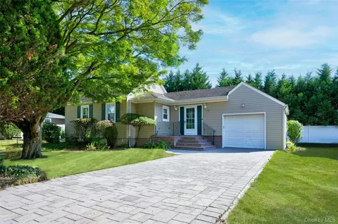 28 Reeves Ave, Farmingdale, NY 11735