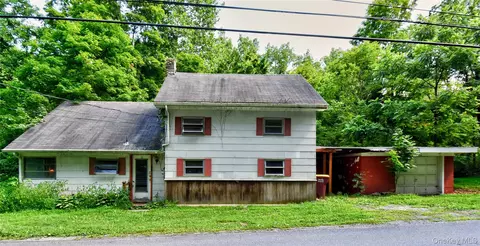 11 Cascade Rd, Warwick, NY 10990
