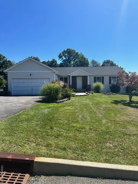 27 Clinton Dr, Washingtonville, NY 10992