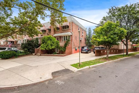 6161 75th Pl, New York, NY 11379