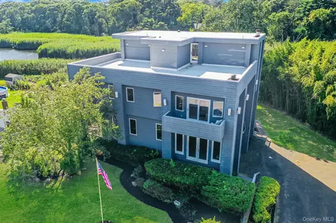 36 Roosevelt Blvd, Patchogue, NY 11772