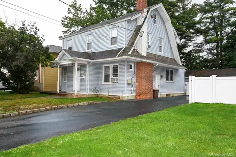 167 Banbury Rd, North Hempstead, NY 11501