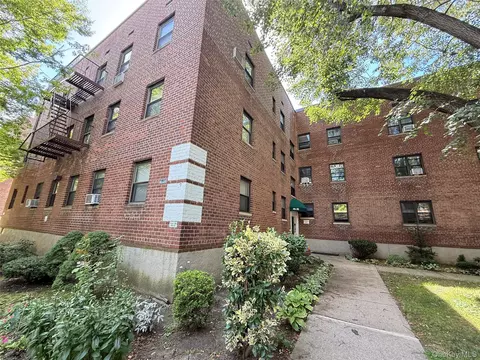 46-30 215th #2A, Bayside, NY 11361
