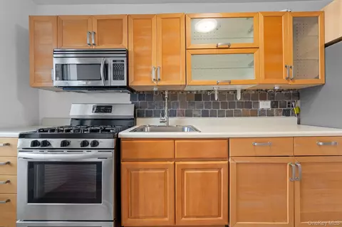 37-27 86th St #3E, New York, NY 11372