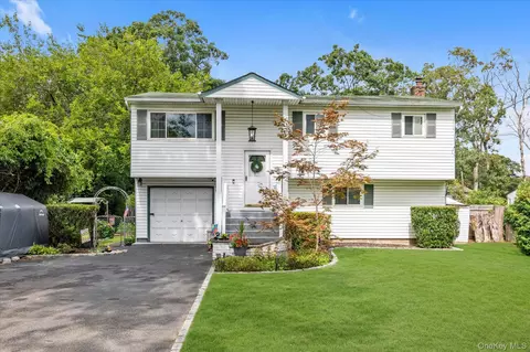 111 Woodland Ave, Central Islip, NY 11722