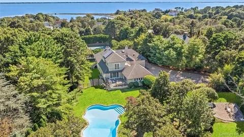 141 Middle Pond Rd, Southampton, NY 11968