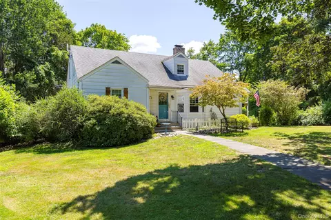 35 Sheldon Dr, Poughkeepsie, NY 12603