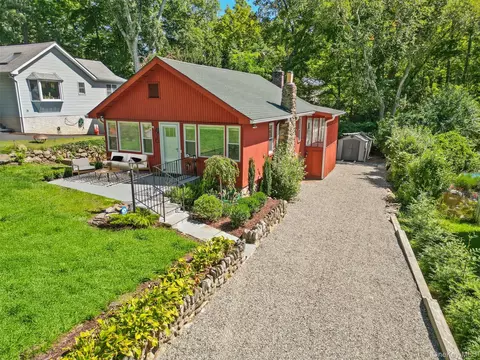 6 Brookside Dr, Yorktown Heights, NY 10598