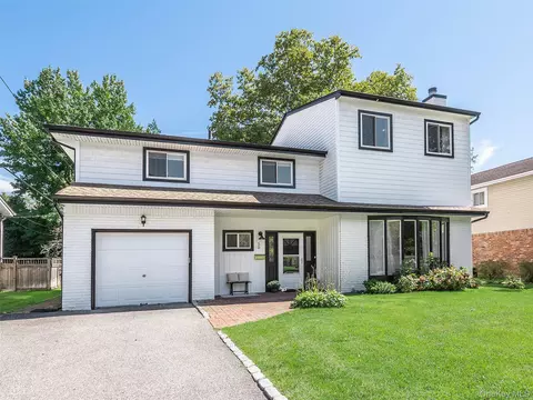 50 Soundview Dr, North Hempstead, NY 11050