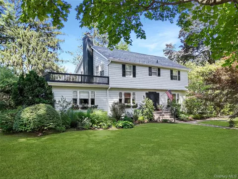 7 Reid Ave, North Hempstead, NY 11050