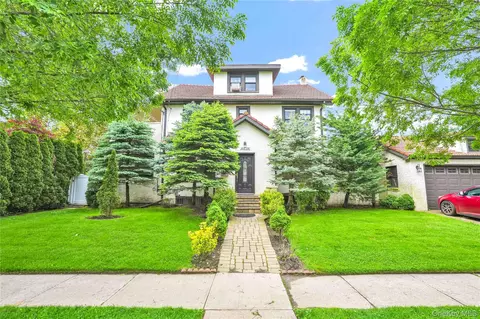 16008 12th Rd, New York, NY 11357