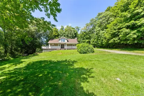 35 Honeymoon Ln, La Grange, NY 12603