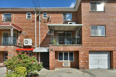15315 79th Ave, Flushing, NY 11367