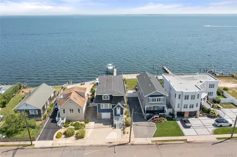 15 E Shore Dr, Babylon, NY 11702
