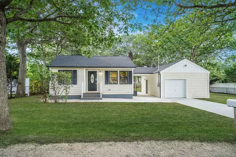 25 Powell Ave, Farmingville, NY 11738