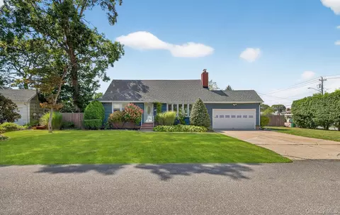 335 Mccall Ave, West Islip, NY 11795