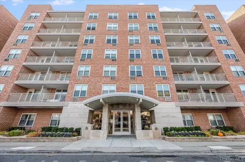 410 E Broadway #7R, Long Beach, NY 11561