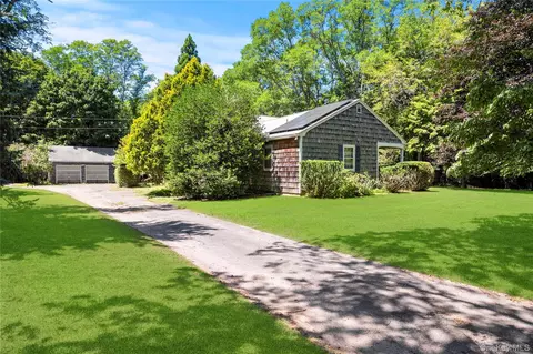 26 S Menantic Rd, Shelter Island, NY 11964