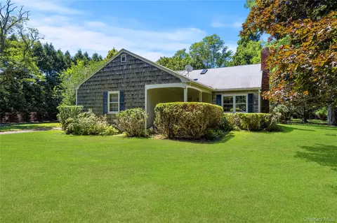 26 S Menantic Rd, Shelter Island, NY 11964