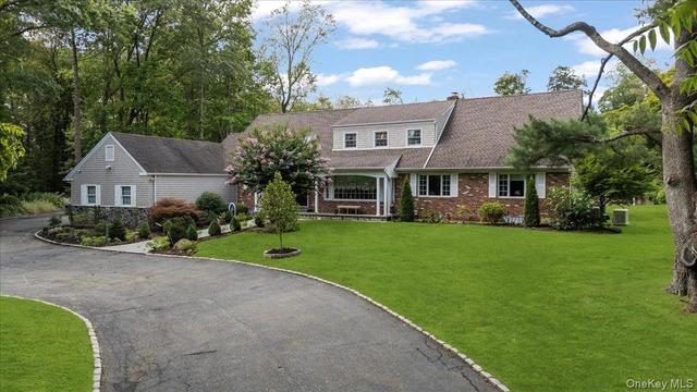 8 August Ln, North Hempstead, NY 11568