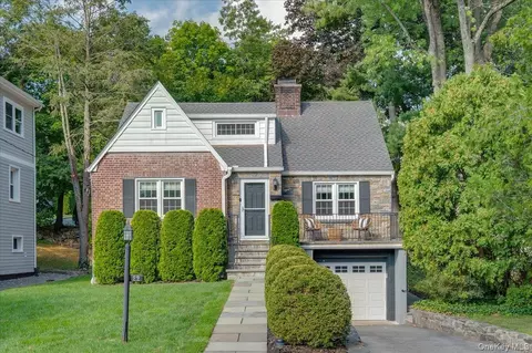 22 Harrison Dr, Larchmont, NY 10538