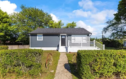 1 Atna Dr, Amityville, NY 11701