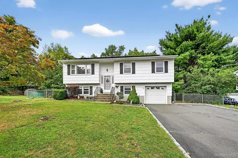 10 Flora Ct, Stony Point, NY 10980