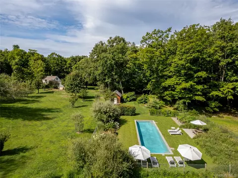 111 Miller Rd, Hudson, NY 12534