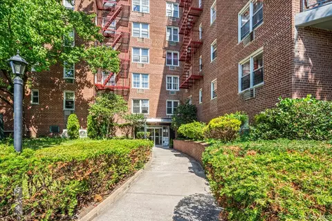 151-05 Cross Island Pkwy #6C, Whitestone, NY 11357