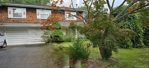 3 Barkley Ln, Nesconset, NY 11767